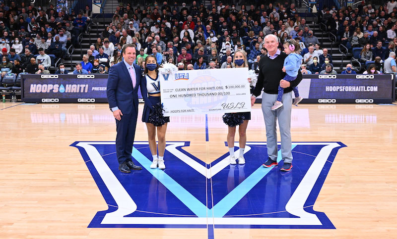 Check Presentation Photo